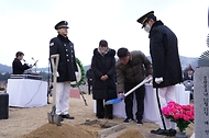 산악인명 구조과정에서 순직한 고 이영도 공중진화대원의 안장식이 2025년 1월 6일 대전 유성구 국립대전현충원에서 거행됐다.