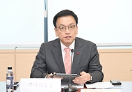 최상목 대통령 권한대행 부총리 겸 기획재정부 장관이 1월 22일 오후 서울 종로구 정부서울청사에서 열린 '제5차 APEC 정상회의 준비위원회'에 참석, 모두발언을 하고 있다.