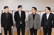 최상목 대통령 권한대행 부총리 겸 기획재정부 장관이 1월 30일 오전 서울 종로구 정부서울청사에서 열린 '거시경제·금융현안 간담회'를 주재하고 있다.