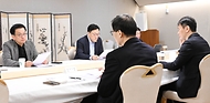 최상목 대통령 권한대행 부총리 겸 기획재정부 장관이 1월 30일 오전 서울 종로구 정부서울청사에서 열린 '거시경제·금융현안 간담회'를 주재하고 있다.