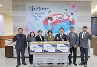 강정애 국가보훈부 장관이 14일 오후 대전시 유성구 대전보훈요양원에 방문하여 2025년 새해를 맞아 고령 국가유공자의 건강상태를 살피고 입소 어르신들을 위문 후 차승연 보훈아너스클럽위원, 채선병 보훈아너스클럽위원및 직원들과 함께 기념촬영을 하고 있다.
