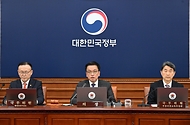 최상목 대통령 권한대행 부총리 겸 기재부 장관이 2월 25일 오전 서울 종로구 정부서울청사에서 열린 '제8회 국무회의'를 주재, 모두발언을 하고 있다.