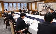 최상목 대통령 권한대행 부총리 겸 기재부 장관이 2월 27일 오전 서울 종로구 정부서울청사에서 열린 '대외경제현안간담회'를 주재하고 있다.