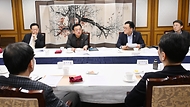 최상목 대통령 권한대행 부총리 겸 기획재정부 장관이 3월 7일 오전 서울 종로구 정부서울청사에서 열린 '거시경제·금융현안 간담회'를 주재하고 있다.