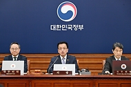 최상목 대통령 권한대행 부총리 겸 기획재정부 장관이 3월 11일 오전 서울 종로구 정부서울청사에서 열린 '제10회 국무회의'를 주재, 모두발언을 하고 있다.