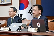 최상목 대통령 권한대행 부총리 겸 기획재정부 장관이 3월 11일 오전 서울 종로구 정부서울청사에서 열린 '제10회 국무회의'를 주재, 모두발언을 하고 있다.