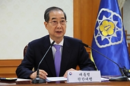 한덕수 대통령 권한대행 국무총리가 24일 세종대로 정부서울청사에서 국가안전보장회의(NSC)를 주재하고 있다.