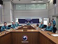 한덕수 대통령 권한대행 국무총리가 25일 세종대로 정부서울청사에서 울산·경북·경남 산불대응 중앙재난안전대책본부 회의를 주재하고 있다.