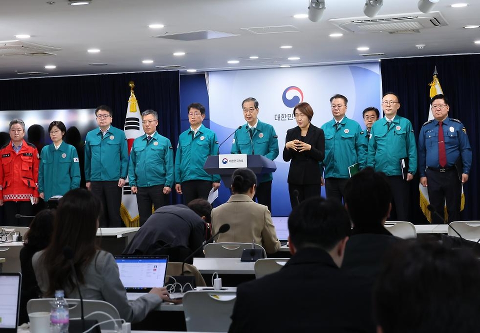 한덕수 대통령 권한대행 국무총리가 26일 세종대로 정부서울청사에서 산불 예방 관련 대국민담화를 하고 있다.