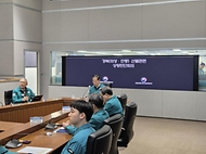 한덕수 대통령 권한대행 국무총리가 25일 세종대로 정부서울청사에서 울산·경북·경남 산불대응 중앙재난안전대책본부 회의를 주재하고 있다.