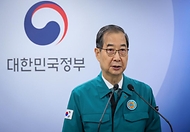 한덕수 대통령 권한대행 국무총리가 26일 세종대로 정부서울청사에서 산불 예방 관련 대국민담화를 하고 있다.