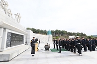 한덕수 대통령 권한대행 국무총리가 28일 국립대전현충원에서 열린 서해 수호의 날 기념식에 참석, 기념사를 하고 있다.