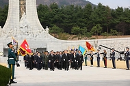 한덕수 대통령 권한대행 국무총리가 28일 국립대전현충원에서 열린 서해 수호의 날 기념식에 참석, 기념사를 하고 있다.