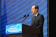 한덕수 대통령 권한대행 국무총리가 28일 국립대전현충원에서 열린 서해 수호의 날 기념식에 참석, 기념사를 하고 있다.