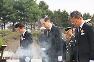 한덕수 대통령 권한대행 국무총리가 28일 국립대전현충원에서 열린 서해 수호의 날 기념식에 참석, 기념사를 하고 있다.