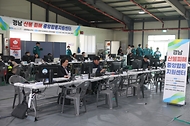 경남 산불 피해 지원을 위한 중앙합동지원센터가 운영되고 있다. 지난 21일 발생한 대형 산불 수습과 피해자 지원·대피자의 일상 복귀를 위해 마련됐다. 사진은 31일 경남 산청군 덕산체육공원 시천게이트볼장에 마련된 중앙합동지원센터 모습.