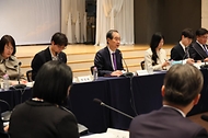 한덕수 대통령 권한대행 국무총리가 2일 마포 중소기업DMC타워에서 청년정책조정위원회를 주재하고 있다.