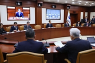 한덕수 대통령 권한대행 국무총리가 10일 세종대로 정부서울청사에서 열린 국정현안관계장관회의를 주재, 모두발언을 하고 있다.