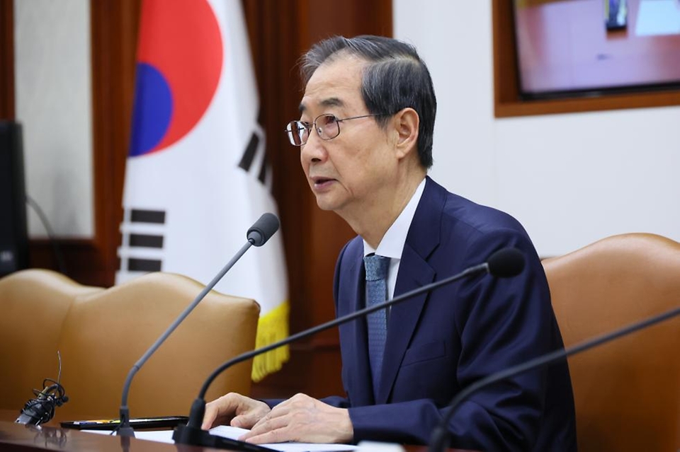 한덕수 대통령 권한대행 국무총리가 10일 세종대로 정부서울청사에서 열린 국정현안관계장관회의를 주재, 모두발언을 하고 있다.