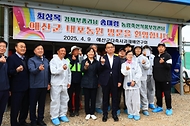 송미령 농림축산식품부 장관은 최상목 부총리 겸 기획재정부 장관과 4.9(수) 오후 충남 예산군의 사과 과수원을 방문해 사과 개화기 생육상황과 스마트 과수원 조성 현황을 점검하고, 과수생산 농업인을 격려하였습니다. 