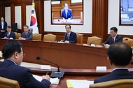 한덕수 대통령 권한대행 국무총리가 10일 세종대로 정부서울청사에서 열린 국정현안관계장관회의를 주재, 모두발언을 하고 있다.