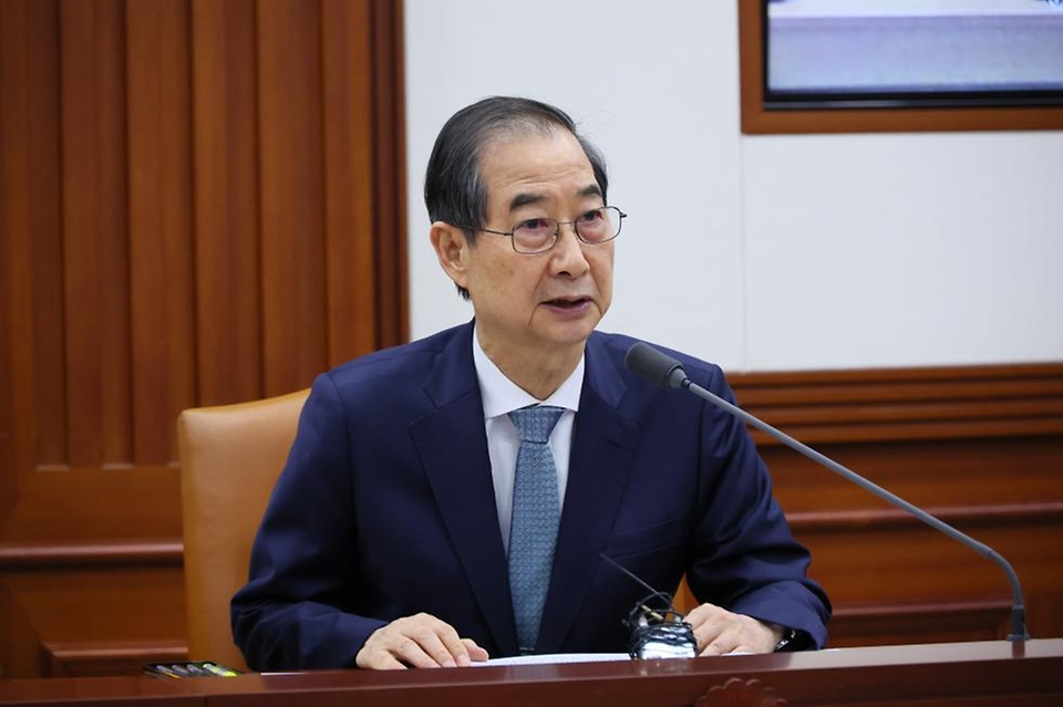 한덕수 대통령 권한대행 국무총리가 10일 세종대로 정부서울청사에서 열린 국정현안관계장관회의를 주재, 모두발언을 하고 있다.