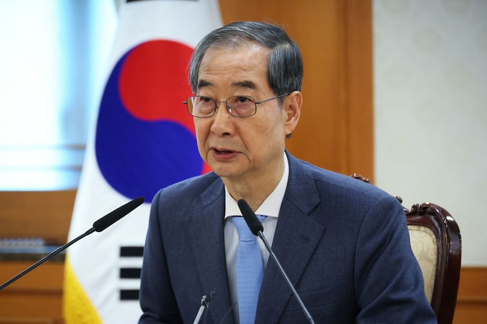 한덕수 대통령 권한대행 국무총리가 21일 세종대로 정부서울청사에서 경제안보전략TF 회의를 주재하고 있다.