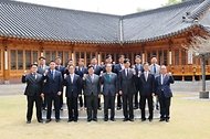 한덕수 대통령 권한대행 국무총리가 18일 총리서울공관에서 현장 경찰관 격려 오찬을 하고 있다.