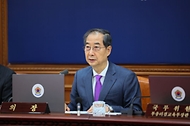 한덕수 대통령 권한대행 국무총리가 22일 세종대로 정부서울청사에서 열린 국무회의를 주재, 모두발언을 하고 있다.