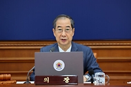 한덕수 대통령 권한대행 국무총리가 22일 세종대로 정부서울청사에서 열린 국무회의를 주재, 모두발언을 하고 있다.
