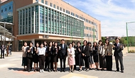 이주호 부총리 겸 교육부 장관은 4월 23일(수) 청주 복대초를 방문하여 인공지능(AI) 디지털 교과서를 활용한 수업을 참관하고 교육청, 학교 관계자 등과 간담회를 개최에 참석하였다.