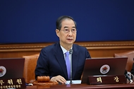 한덕수 대통령 권한대행 국무총리가 29일 세종대로 정부서울청사에서 열린 국무회의를 주재, 모두발언을 하고 있다.