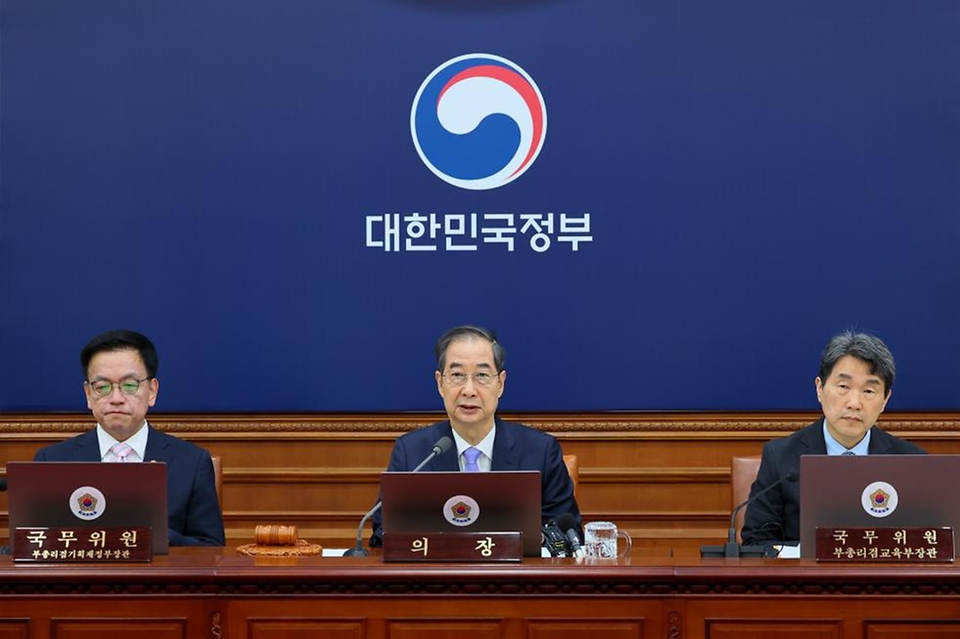 한덕수 대통령 권한대행 국무총리가 29일 세종대로 정부서울청사에서 열린 국무회의를 주재, 모두발언을 하고 있다.