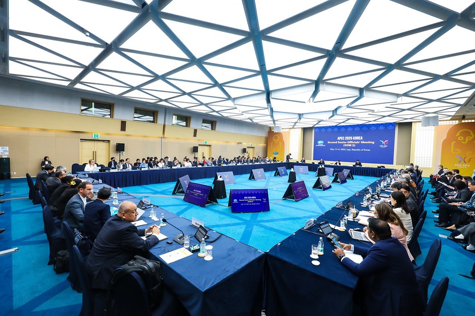 아시아태평양경제협력체(APEC) 제2차 고위관리회의(SOM2)(윤성미 APEC SOM 의장) 및 관련 회의가 5.3.(토)-16.(수)간 제주에서 개최 중이다.