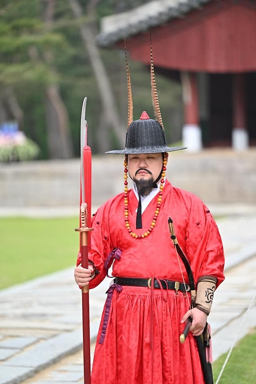분향과 헌작, 축문, 헌화와 분향, 축사, 그리고 세종대왕이 직접 창작한 궁중음악 '여민락' 연주, 궁중무용 '봉래의' 공연까지! 여주 영릉에서 열린 세종대왕 나신날 628돌 기념 숭모제전 현장을 사진으로 같이 봐요.