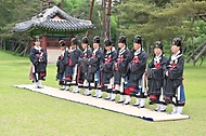 분향과 헌작, 축문, 헌화와 분향, 축사, 그리고 세종대왕이 직접 창작한 궁중음악 '여민락' 연주, 궁중무용 '봉래의' 공연까지! 여주 영릉에서 열린 세종대왕 나신날 628돌 기념 숭모제전 현장을 사진으로 같이 봐요.