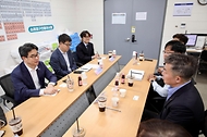 김성섭 중소벤처기업부 차관은 2일(금) 동행축제 특별판매전이 열리는 인천을 방문하여 현장점검 및 관련 소상공인을 격려하였습니다.