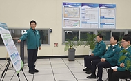 이호현 산업통상자원부 에너지정책실장은 2025. 5. 23.(금) 14:00 '여름철 특별안전점검(5.23.~9.23.) 기간에 전기·가스 취약시설에 대해 집중호우 등 위험기상에 대비하여 저지대 침수 우려시설을 집중점검하고, 태풍 등으로 인한 시설안전 보호조치 확인 등 계절특성을 반영한 안전점검'을 위해 서울시 양천구에 위치한 빗물펌프장을 방문하여 관계자로부터 펌프장 운영현황 및 애로사항을 청취한 후 전기안전관리 상황을 점검하였다.