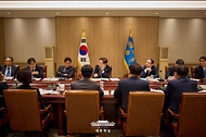 이재명 대통령이 9일 서울 용산 대통령실 청사에서 열린 2차 비상경제점검 태스크포스(TF)회의를 주재하고 있다.