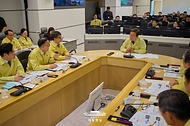 이재명 대통령이 12일 서울 서초구 한강홍수통제소를 방문해 수해 대비 현장 점검 회의를 주재하고 있다.
