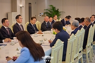 이재명 대통령이 13일 서울 용산 대통령실에서 열린 6경제단체·기업인 간담회를 하고 있다.