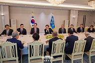 이재명 대통령이 13일 서울 용산 대통령실에서 열린 6경제단체·기업인 간담회를 하고 있다.