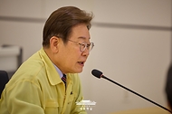 이재명 대통령이 12일 서울 서초구 한강홍수통제소를 방문해 수해 대비 현장 점검 회의를 주재하고 있다.
