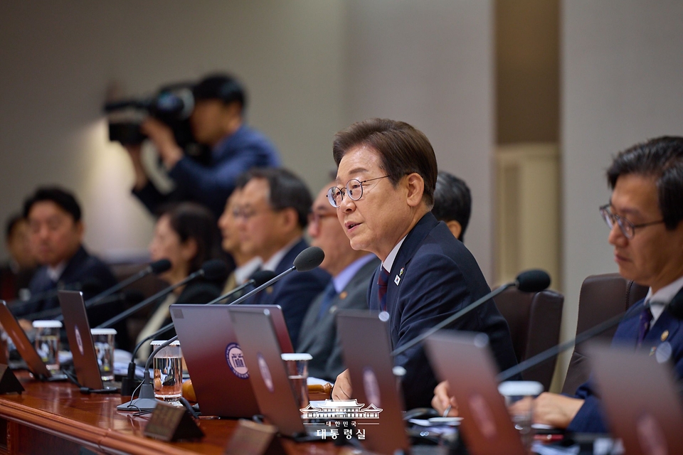 이재명 대통령이 10일 서울 용산 대통령실에서 열린 국무회의에서 발언하고 있다.