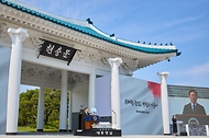 이재명 대통령이 6일 서울 동작구 국립서울현충원에서 열린 70회 현충일 추념식에서 추념사를 하고 있다.