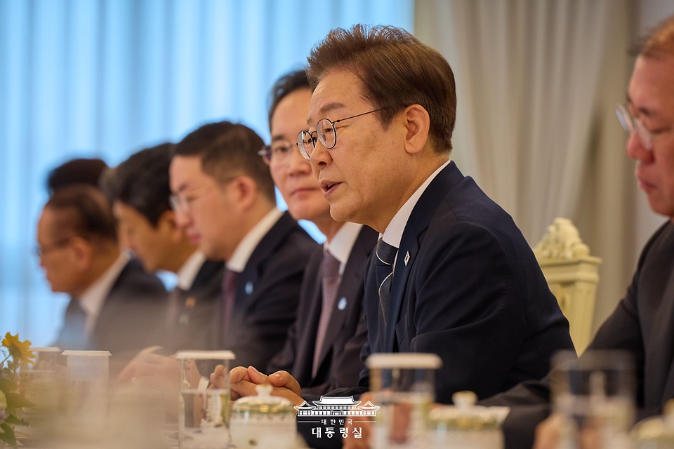 이재명 대통령이 13일 서울 용산 대통령실에서 열린 6경제단체·기업인 간담회에서 발언하고 있다.