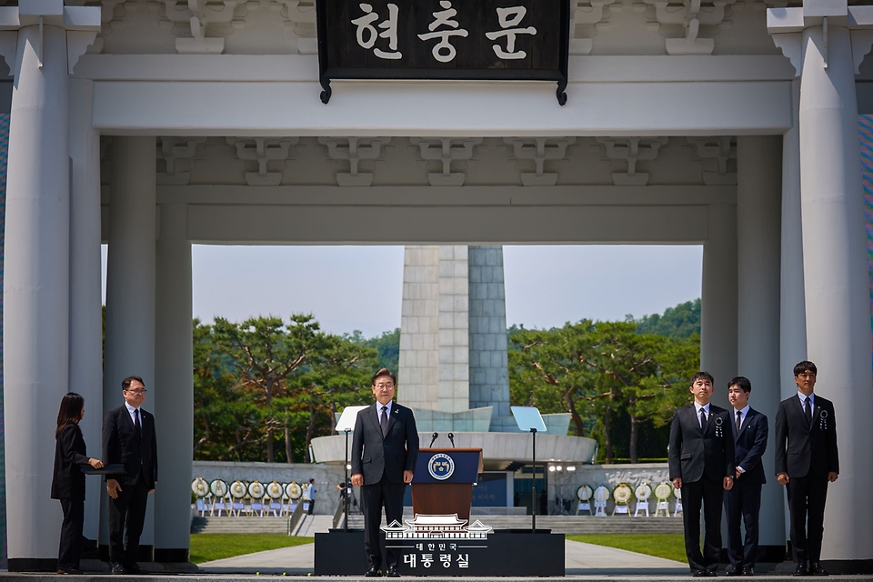 이재명 대통령이 6일 서울 동작구 국립서울현충원에서 열린 70회 현충일 추념식에서 추념사를 하고 있다.