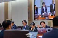 이재명 대통령이 10일 서울 용산 대통령실에서 열린 국무회의에서 발언하고 있다.