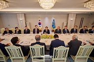 이재명 대통령이 13일 서울 용산 대통령실에서 열린 6경제단체·기업인 간담회를 하고 있다.