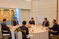이재명 대통령이 22일 한남동 관저에서 열린 여야 지도부와 오찬에서 발언하고 있다.